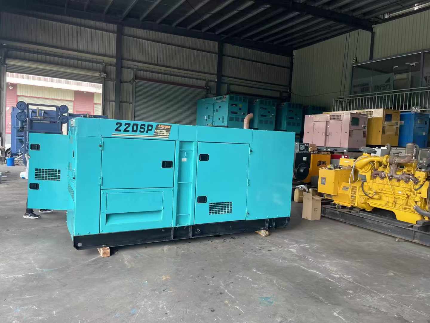 东澳镇柴油发电机组长期不间断运行时，如何监控其温度和压力？