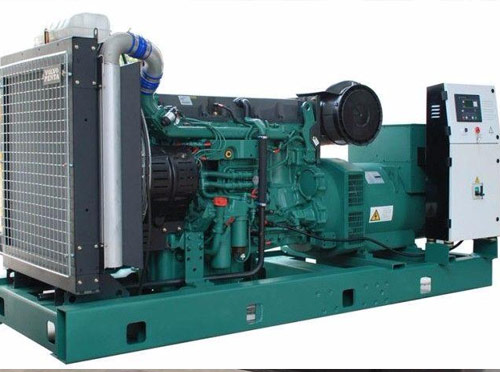 东澳镇升级现有发电机组的成本大概是多少？