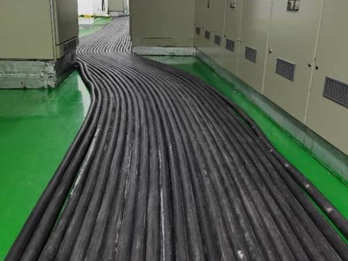 东澳镇如何根据理论计算公式计算温度对特定电压测量结果的影响？