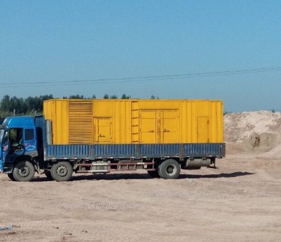 东澳镇海拔3000m以上地区的变压器外绝缘距离应如何确定？